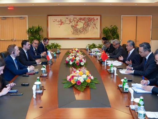 纽约这场关键会面
中国和捷克谈妥了
当地时间5月26日，中国外交部长王毅在主持联