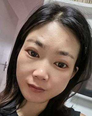 我（指寻亲人），女，约1993年出生，当时是 一个20岁左右的四川凉山彝族女子（