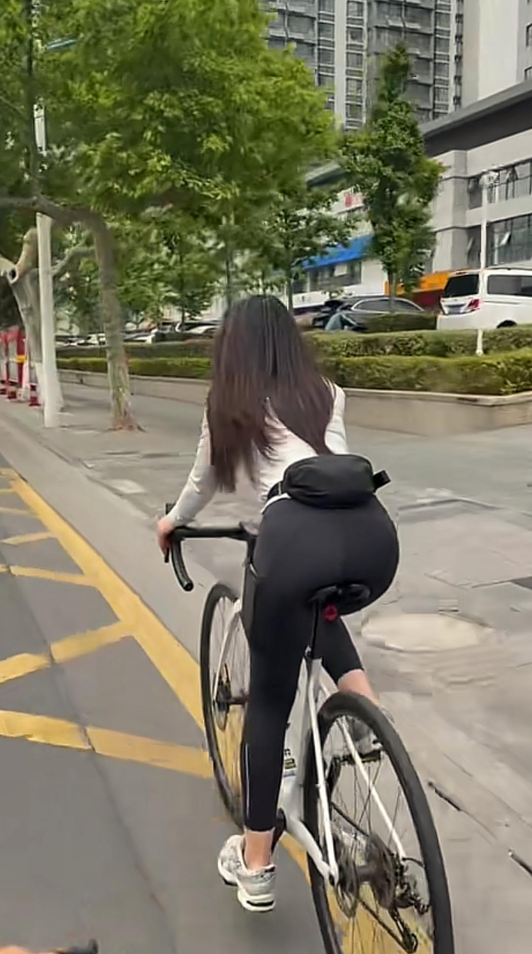 翘臀美女翘臀背影 背部美女 蜜桃臀妹 臀型美女 肥臀美女