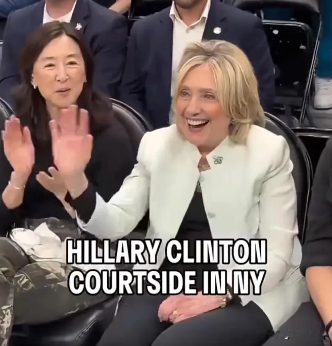 蔡崇信前妻离婚后首次露面！61岁吴明华和希拉里同框，状态越来越好了！


近日，