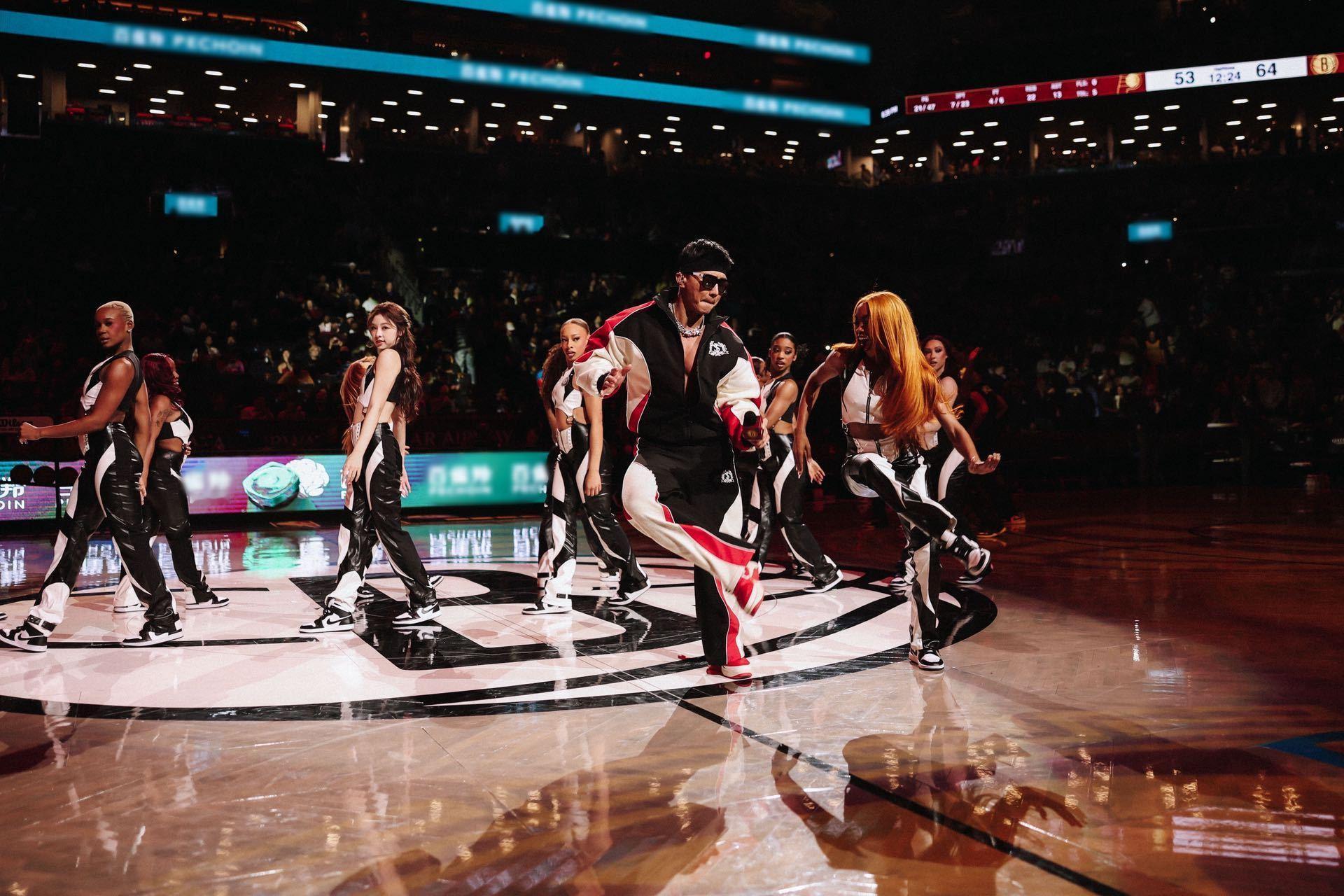 刘畊宏已经不满足娱乐圈了吗 什么刘畊宏的特别版的本草纲目毽子操居然跳到了NBA的