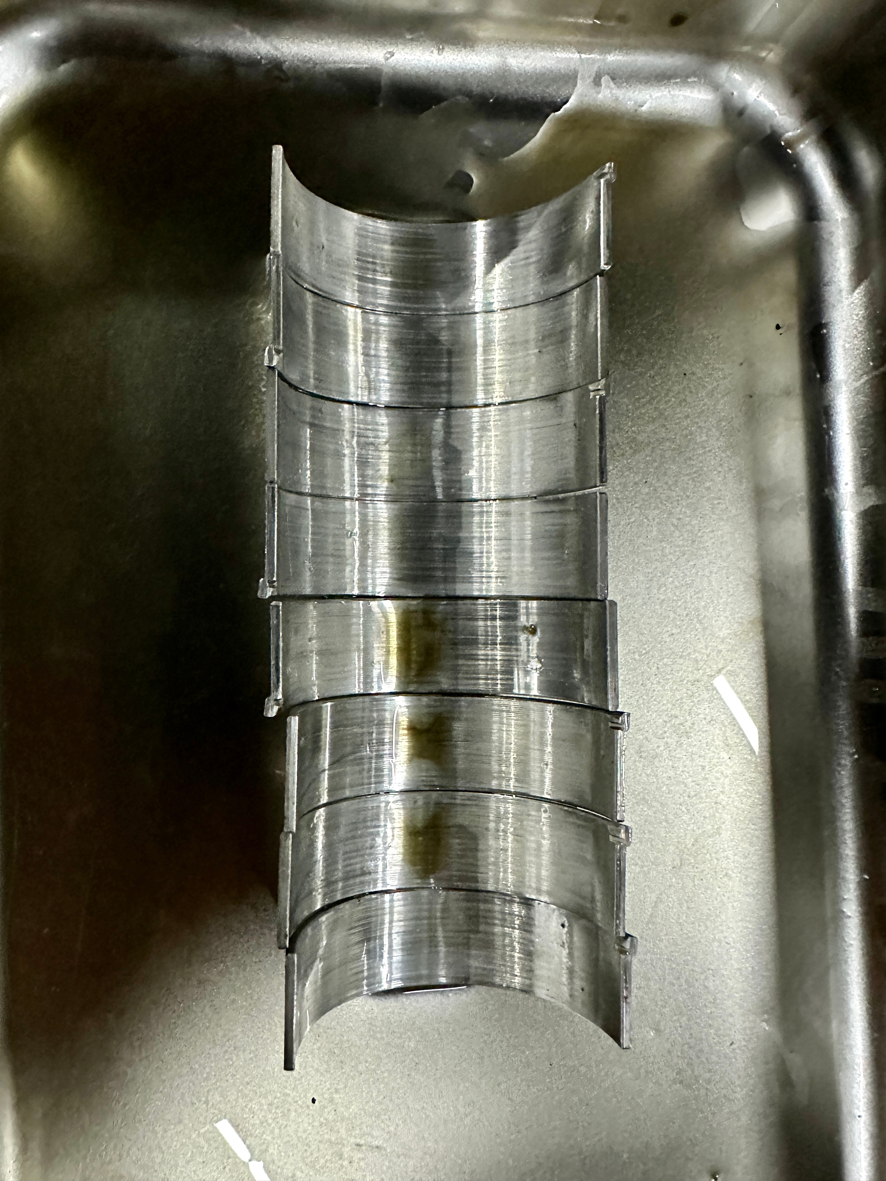 规定是8-10小时赛道时间换小瓦。但是跑了半年赛道节，好像也没有磨损[允悲]。看