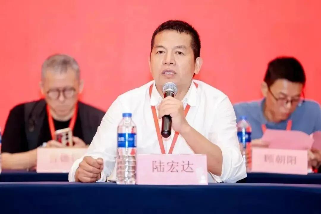 上市公司老板突陷美国性侵案，背后确实隐现另一起明州事件的影子。互联网是有记忆的，
