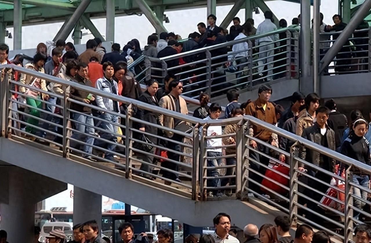 中国未来有超过一半的人口，或许会流入到这些地方！

中国人口版图正悄悄经历一场真