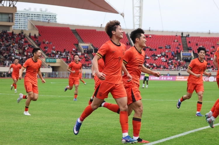 #U19国足vs澳大利亚U19首发# 北京时间19:35，义乌国际青年足球邀请赛