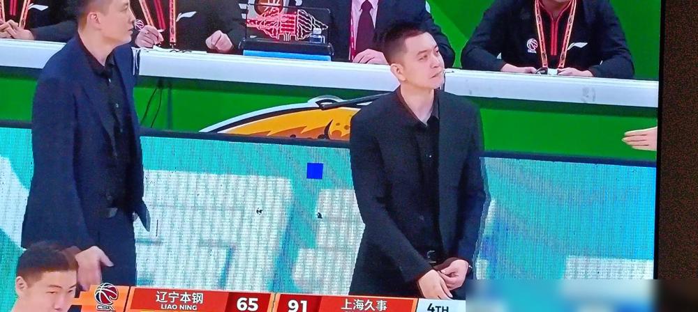 在主场把辽宁本钢摁到地上磨擦的是弗格和张镇麟，确实有点不够意思了。

说实话，这