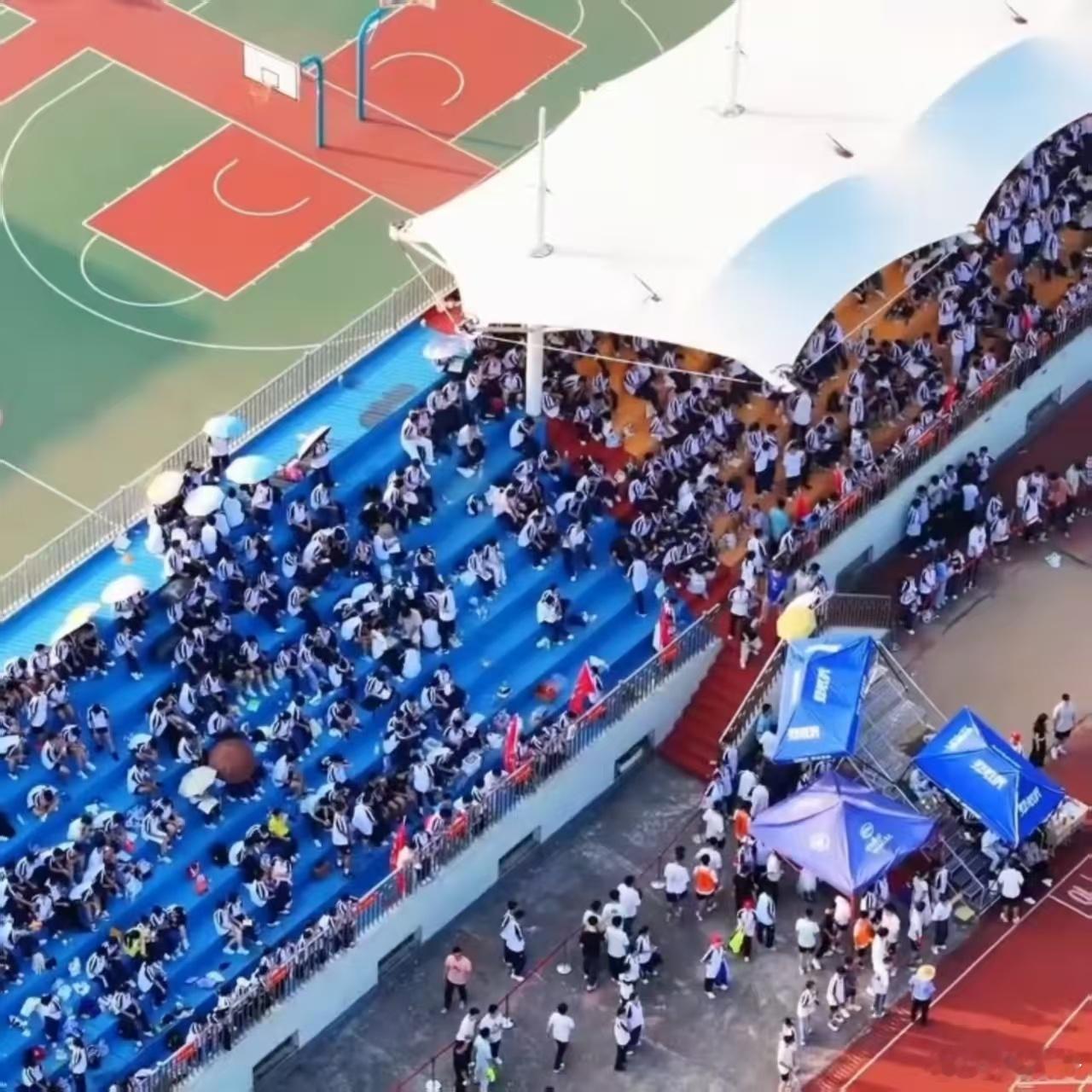 AI老师在黄冈中学上岗 教资考试都通过了，AI老师拿证上岗，这说明AI教学水平不