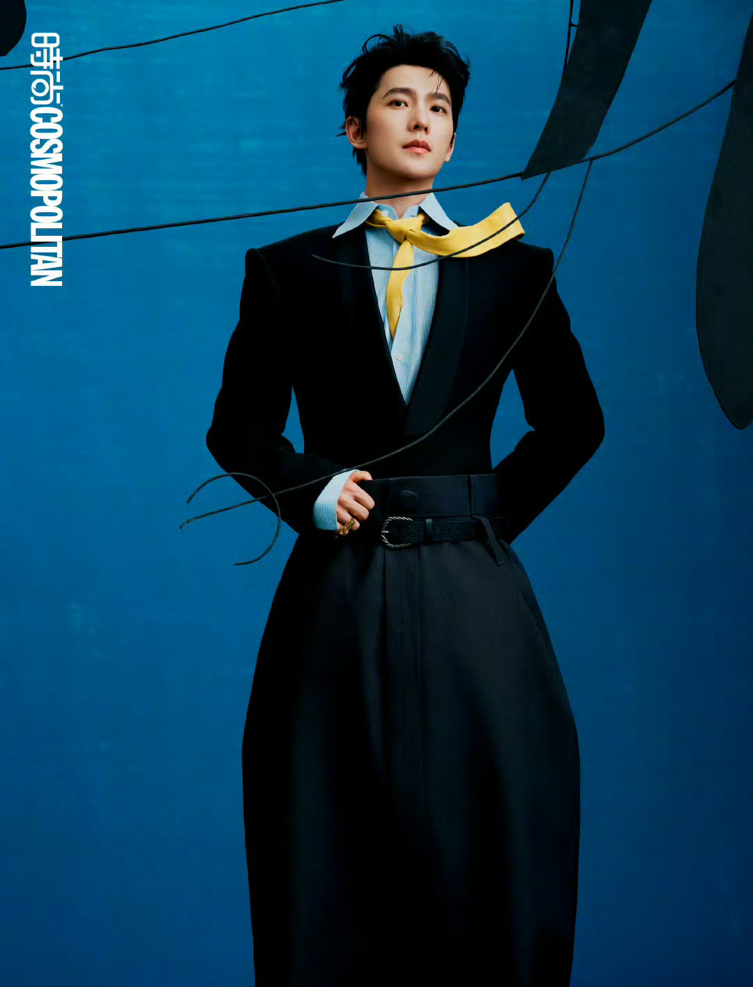 杨洋换风格了杨洋《时尚COSMO》2月刊封面释出浓颜系帅哥代表，不管什么风格都帅