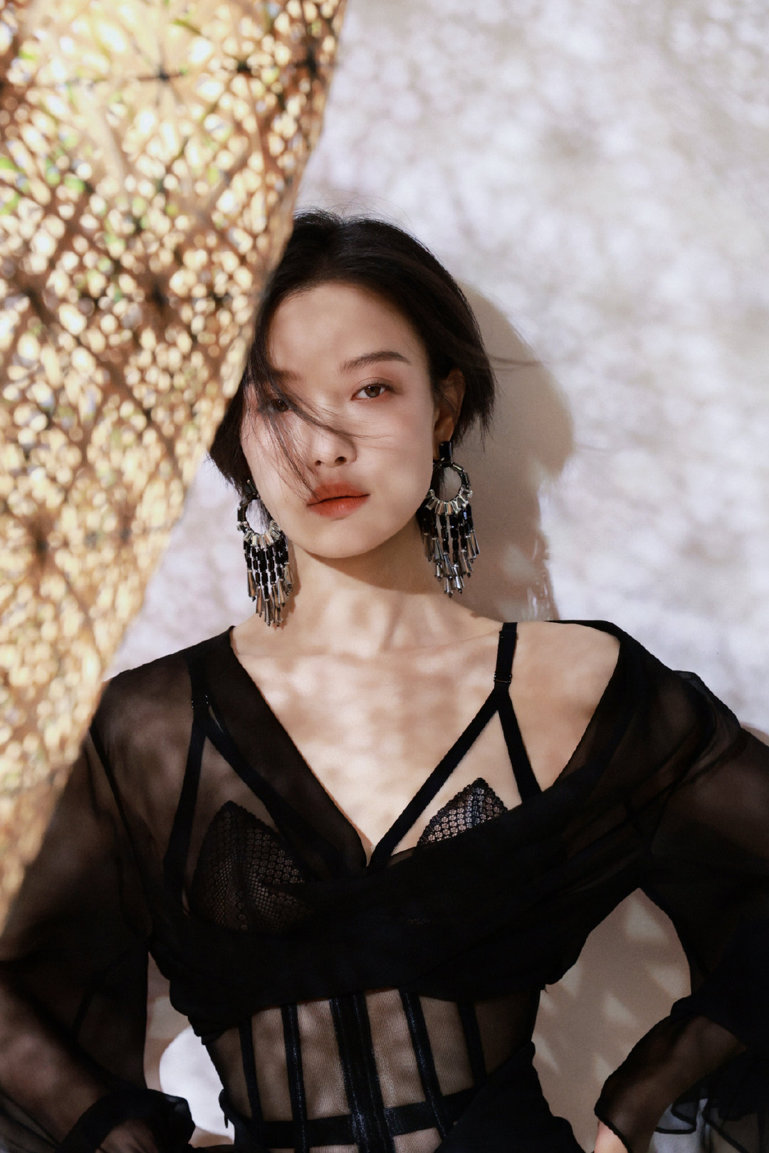 曼妮芬全球品牌代言人倪妮 非遗遇上现代贴身时尚，碰撞出的美感太惊艳了。倪妮从容淡