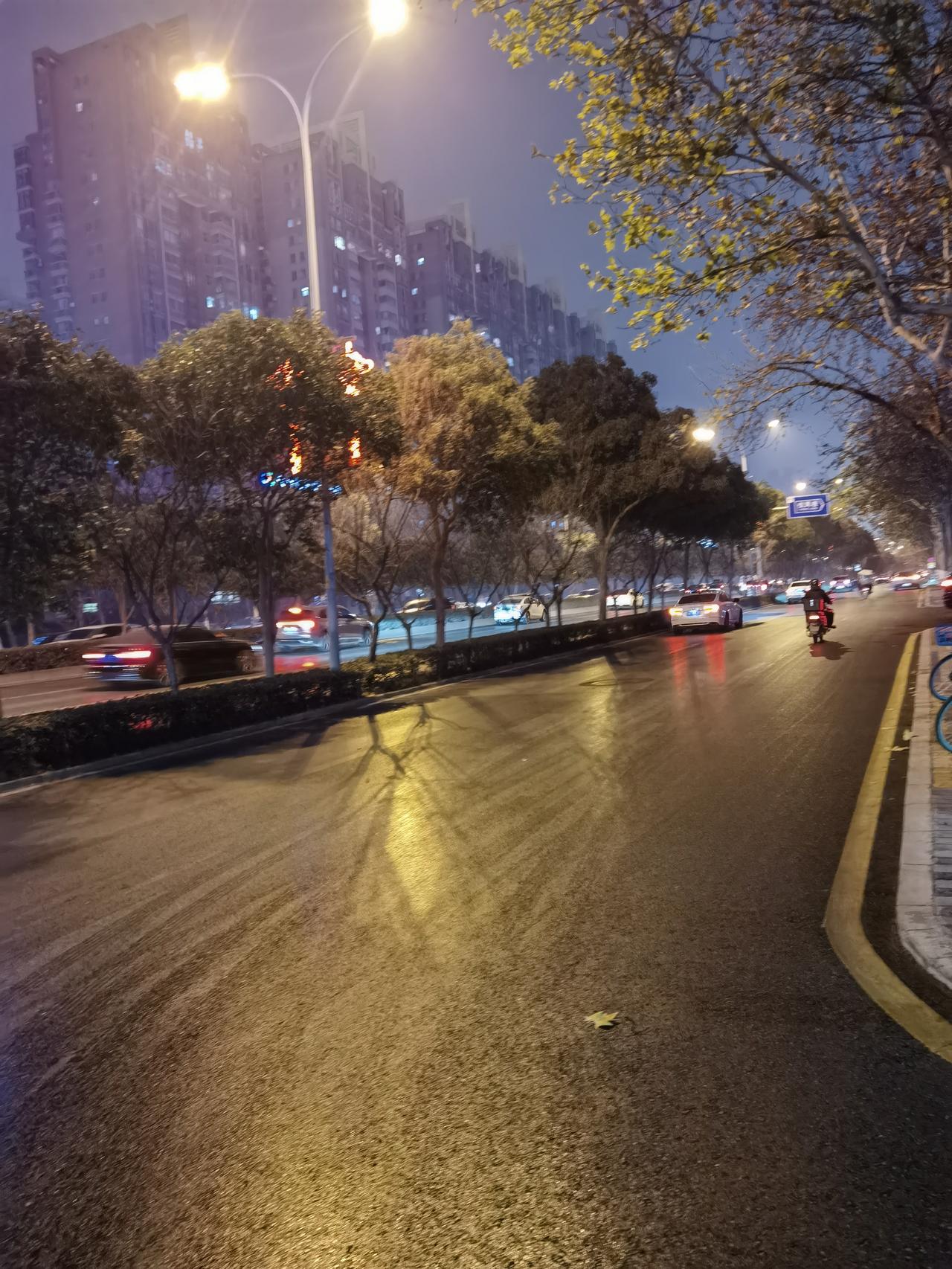 下雨了！西安开始下小雨了！