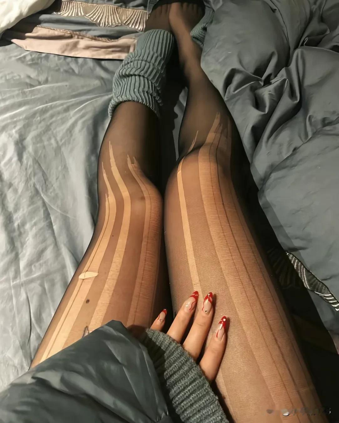 “其实酒不好喝，我也不爱喝酒，只是喝完以后那种不清醒的状态，可以让我不去想很多东