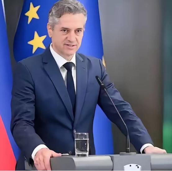 比利时首相说：“人人都想加入欧盟，没人想加入中国。美国的任何邻国都不会说想加入美