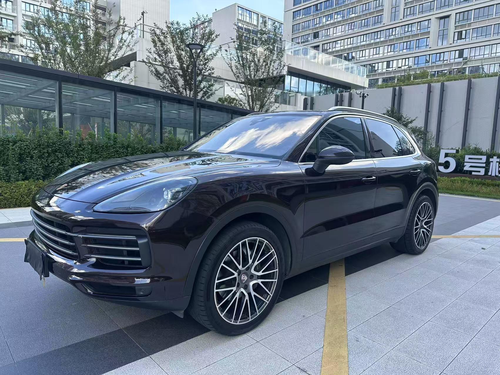 不太老款的卡宴在二手车市场还是很有畅销的，毕竟价格也便宜 ​​​