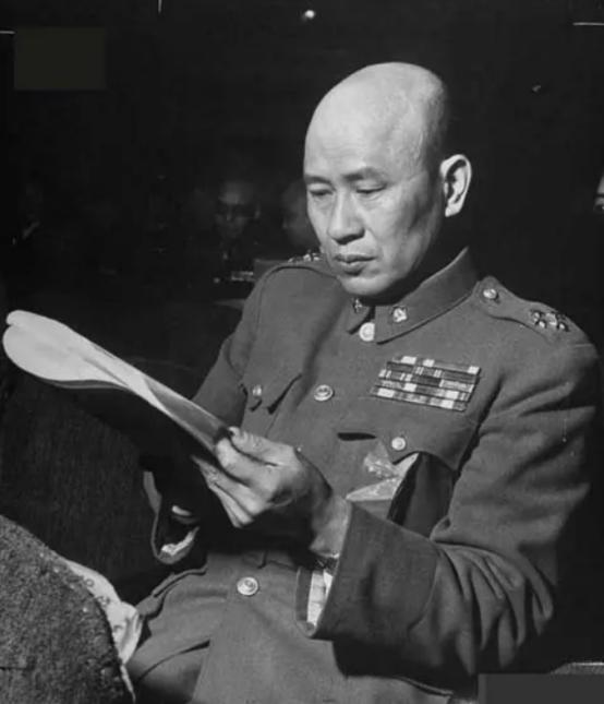 抗战胜利后，作为国防部长的白崇禧极力反对裁军，表示：“日本虽已投降，共军更加猖獗