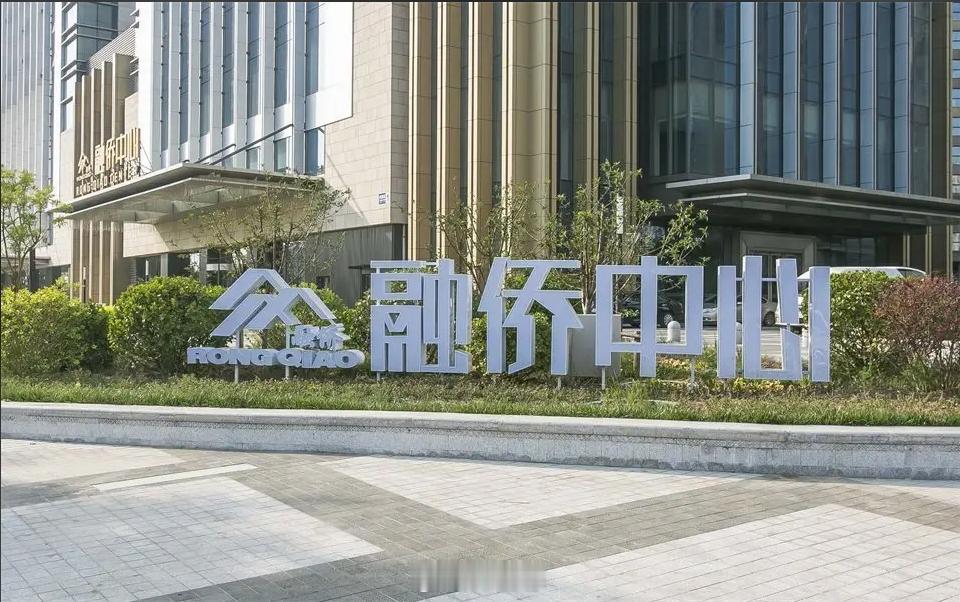 【融侨拟对旗下8只债券实施重组，涉本金余额超75亿】据介绍,此次纳入重组范围的债