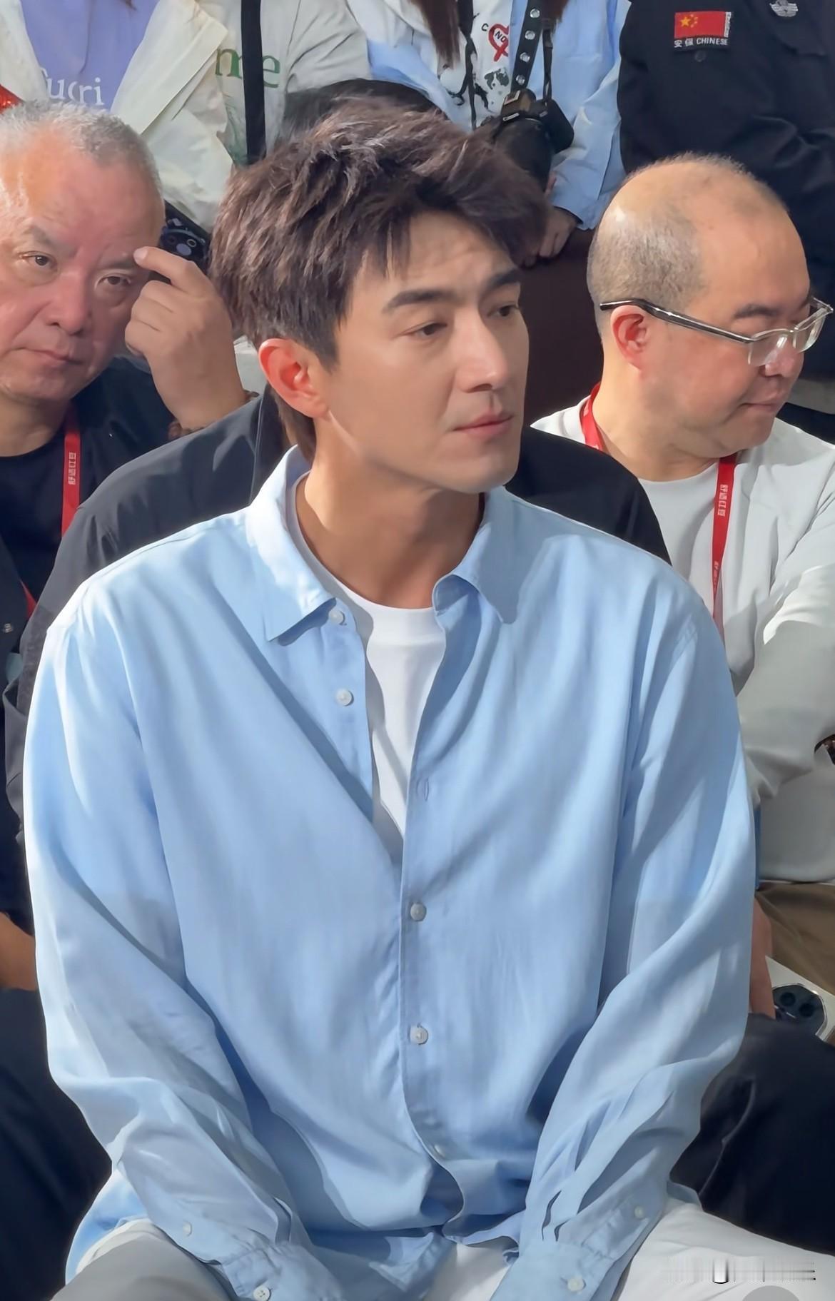 他晚上干啥了 总犯困😴
肯定又是熬夜打游戏去了[灵光一闪][灵光一闪]
好长时