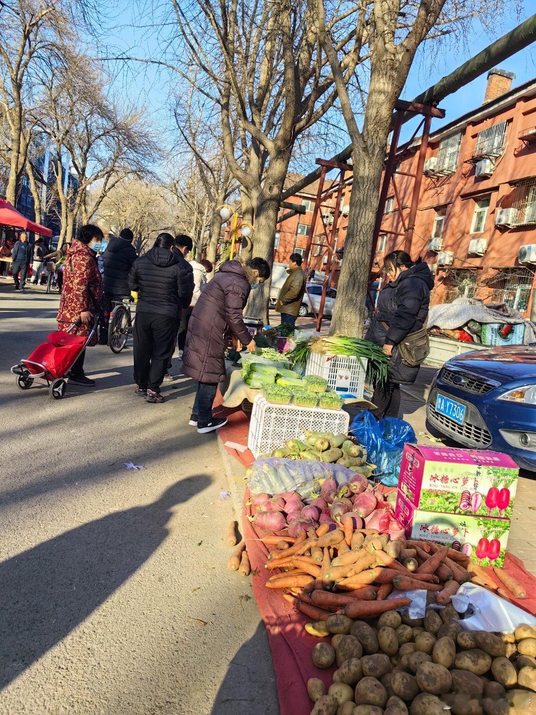 #赶集# 每个周六是济南第二机床厂家属院的集市，今天摊位不算多赶集的人也不多，大