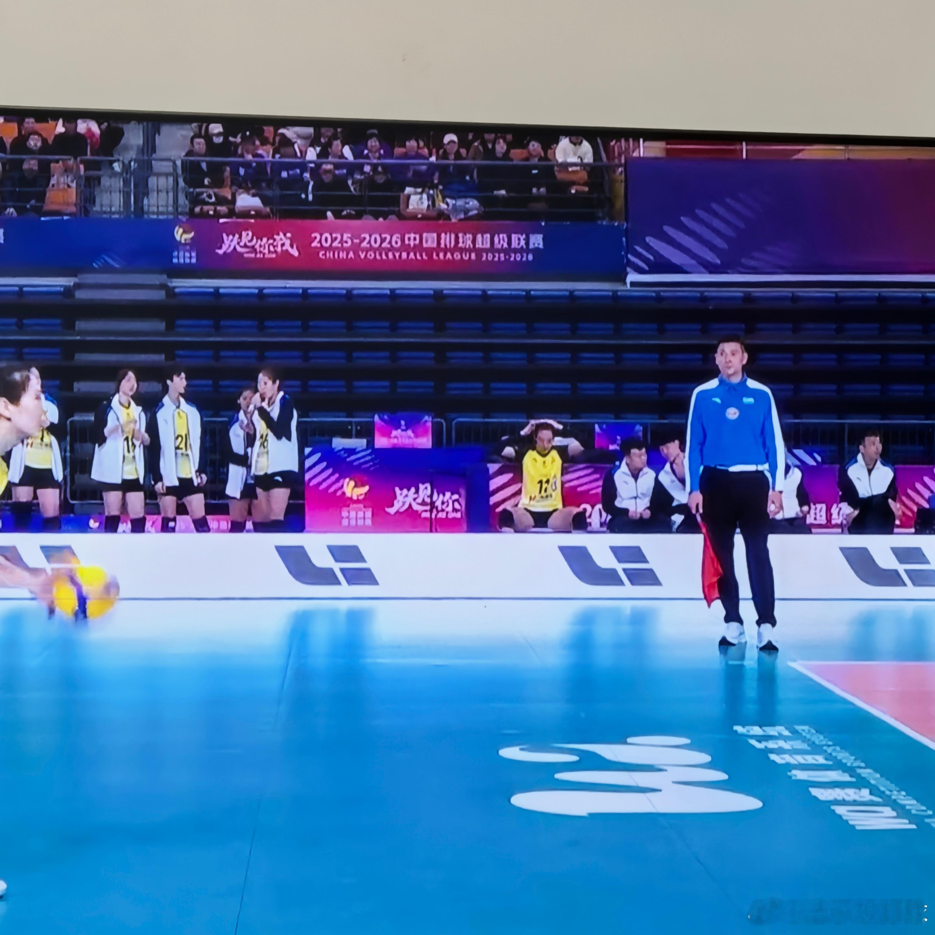 艾玛，这场司线是于世波啊～ 