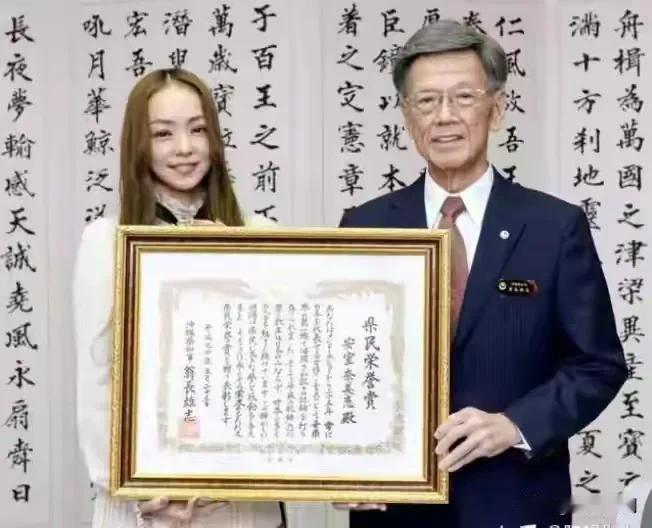 平成时代的传奇歌姬安室奈美惠，用半生的倔强，书写了一段坚守故土根脉的故事。200