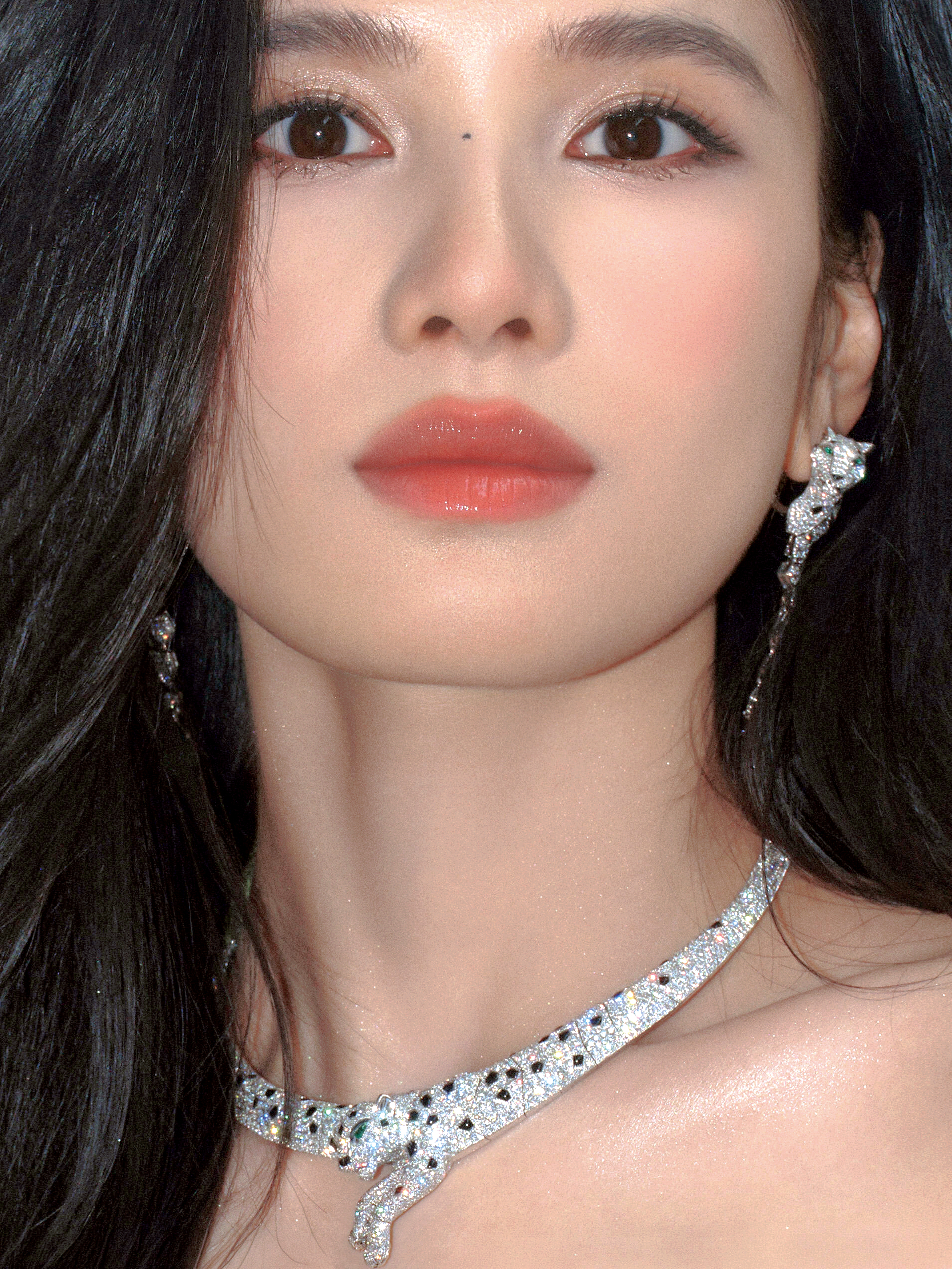 - 张婧仪 。✨ 