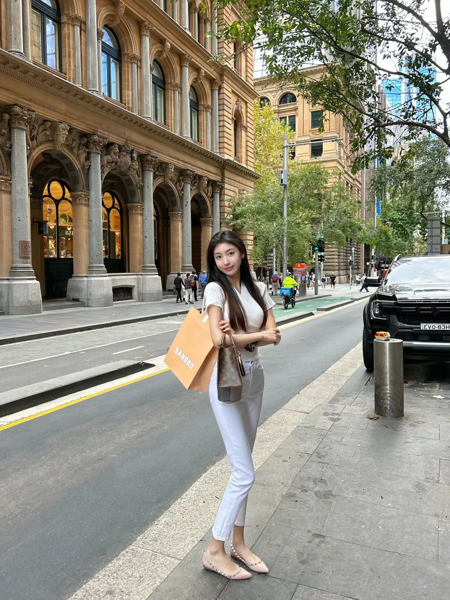 再重逢的街道 心跳比我先认出你。