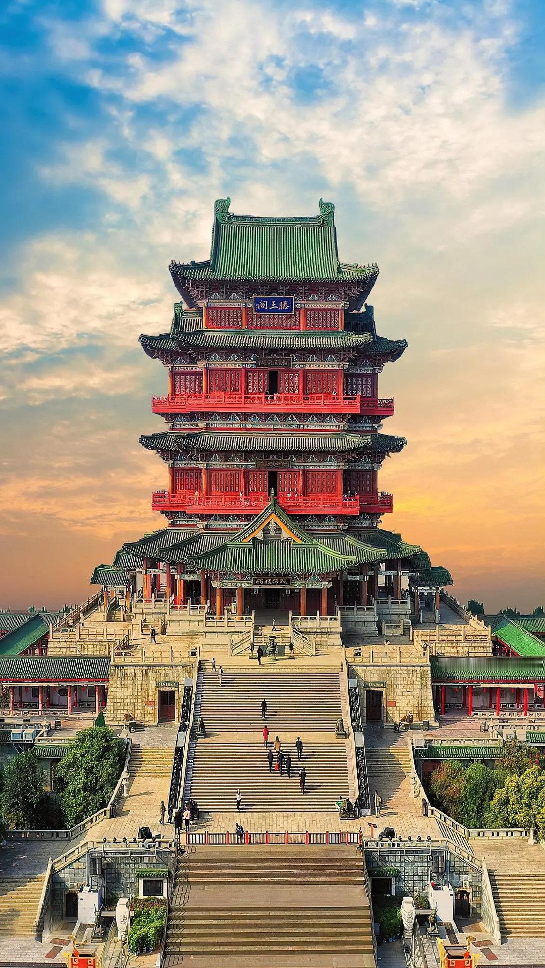 千年风雨里，鹳雀楼的古朴、滕王阁的飞檐、黄鹤楼的红墙、岳阳楼的壮阔，都藏着诗人笔