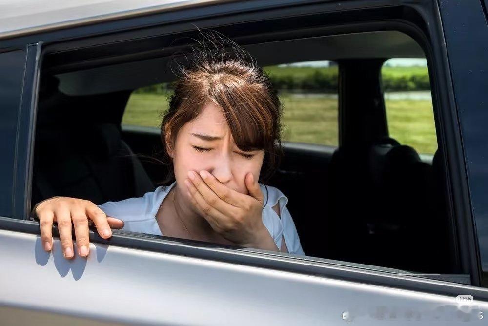 终于知道为什么会晕车了 闹明白啦！身体感知的运动和眼睛看到的对不上，大脑就“ c