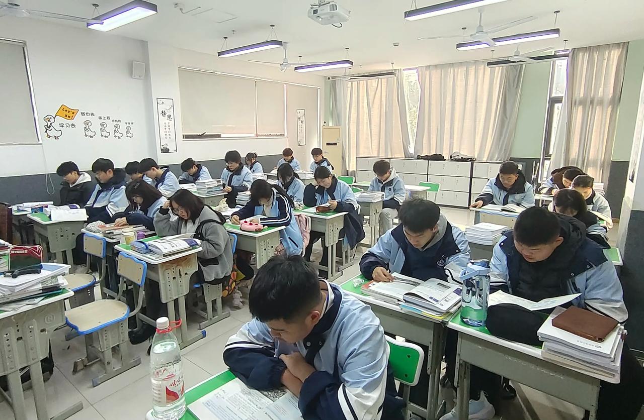 高中生有这几个特征，大概率能考上985、211

从孩子平时的状态，其实就能看出