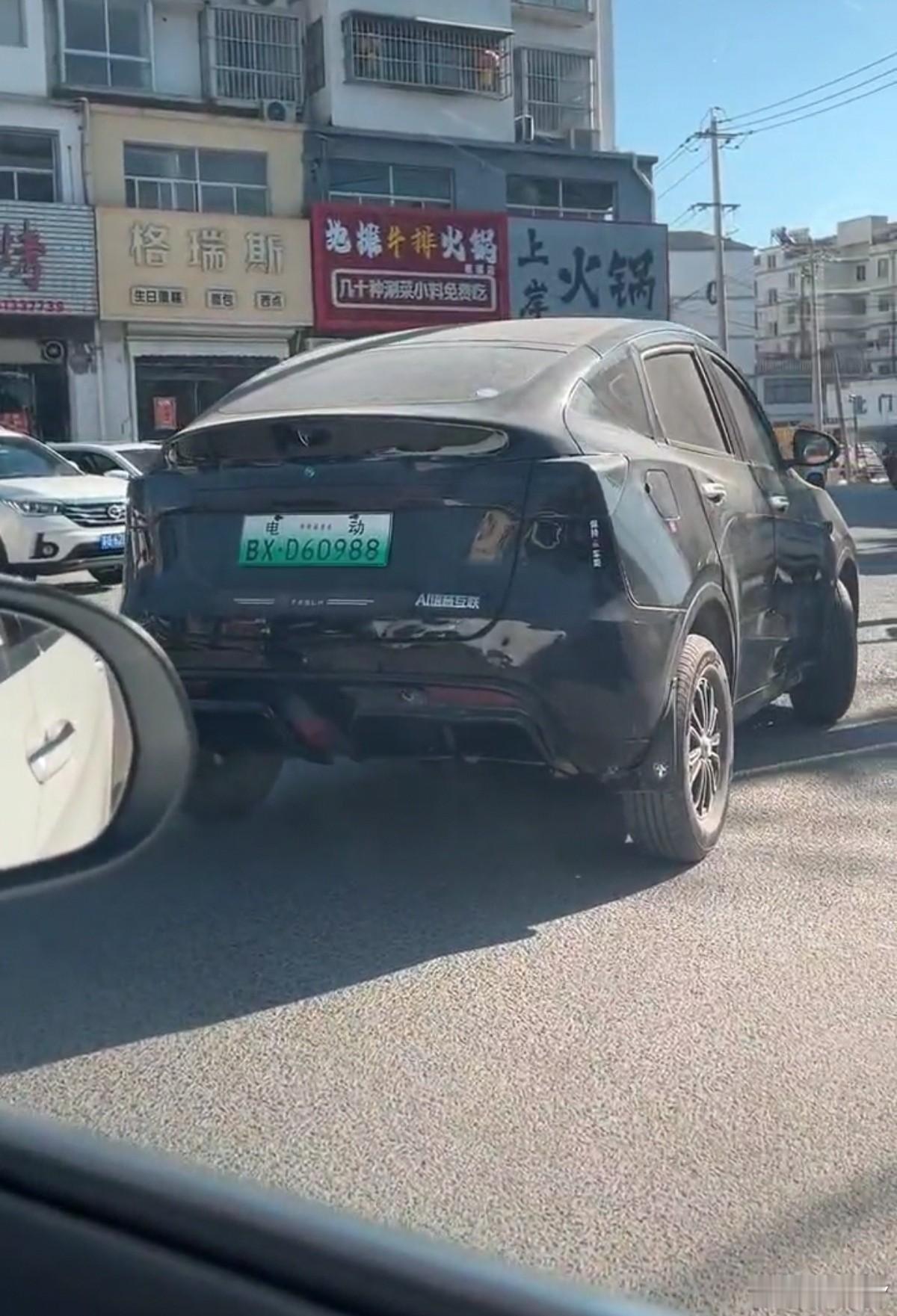 逛论坛看到了一辆老头乐版 Model Y，这是让马斯克本人看到都会哑口无言的作品