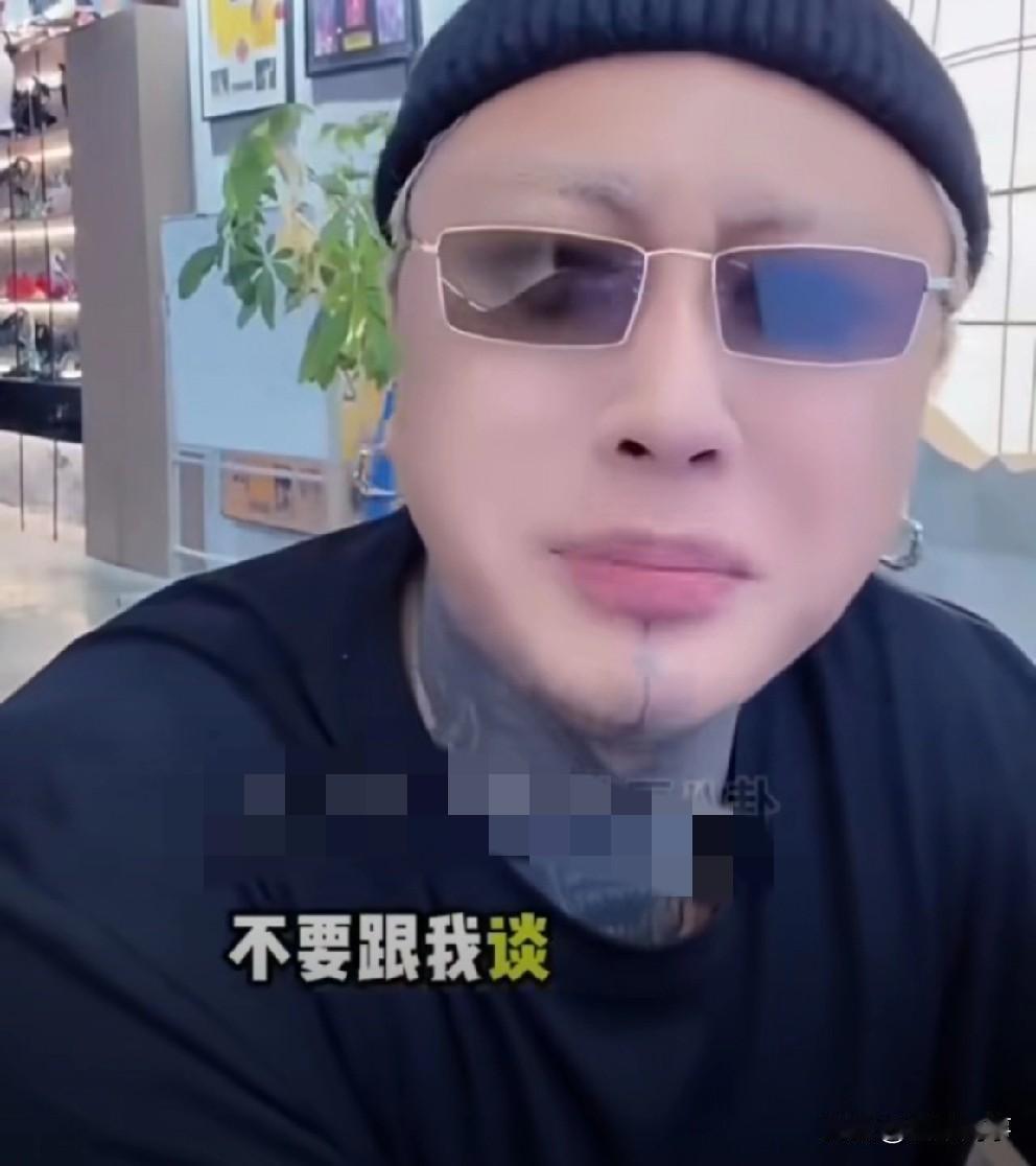 方丈不给“碰瓷者”机会，挑理就道歉。

            前天报道“丈门”