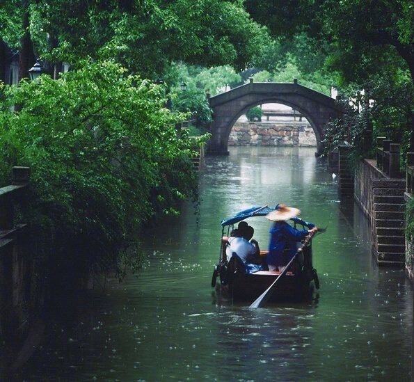 【心在旅行】        愁兼杨柳一丝丝        客舍江南暮雨时…………