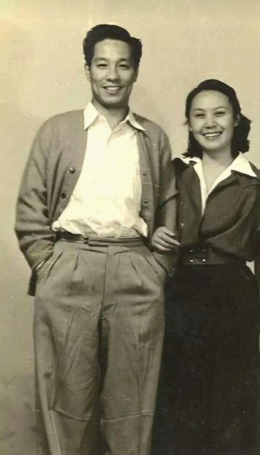 蒋君超（1912‑1991），生于香港九龙，籍贯江苏武进，上影厂导演、演员，毕业