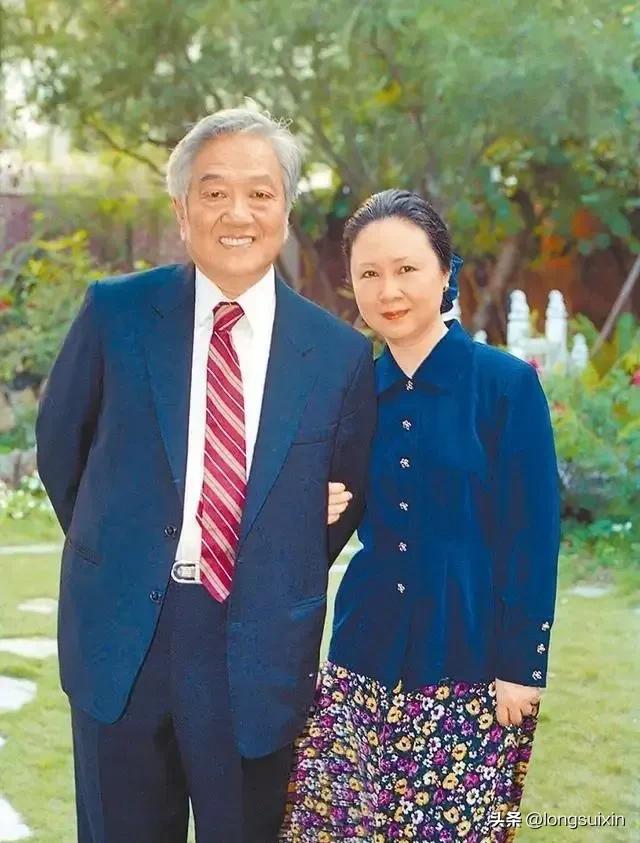 他们俩个，男人女人，都是既要又要的性格。



平鑫涛对琼瑶是利用，是压榨，遗嘱