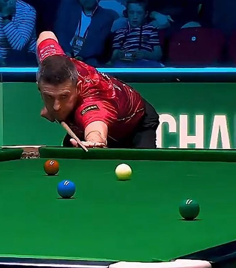 斯诺克冠中冠半决赛
塞尔比6：2大胜尼尔罗伯逊，
晋级决赛。
塞尔比状态不错，利