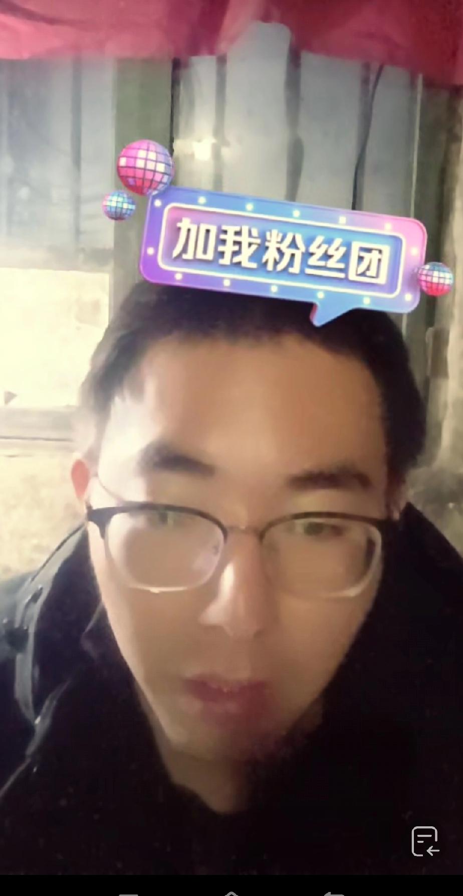 人家认亲都是送首饰，送红包，还有赠送房产或其他奢侈品的，但是胡龙认亲，妈妈没有刻