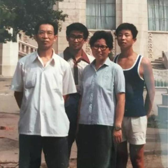 2006年，一位名叫蒋国兵的华裔核物理博士放弃了在清华大学的副教授职位，远赴加拿