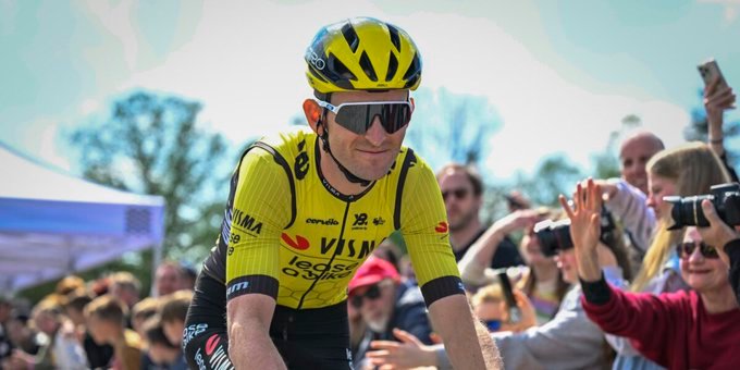 荷兰媒体WielerFlits说贝诺特可能会在赛季结束后离开维斯玛车队，迪卡侬-