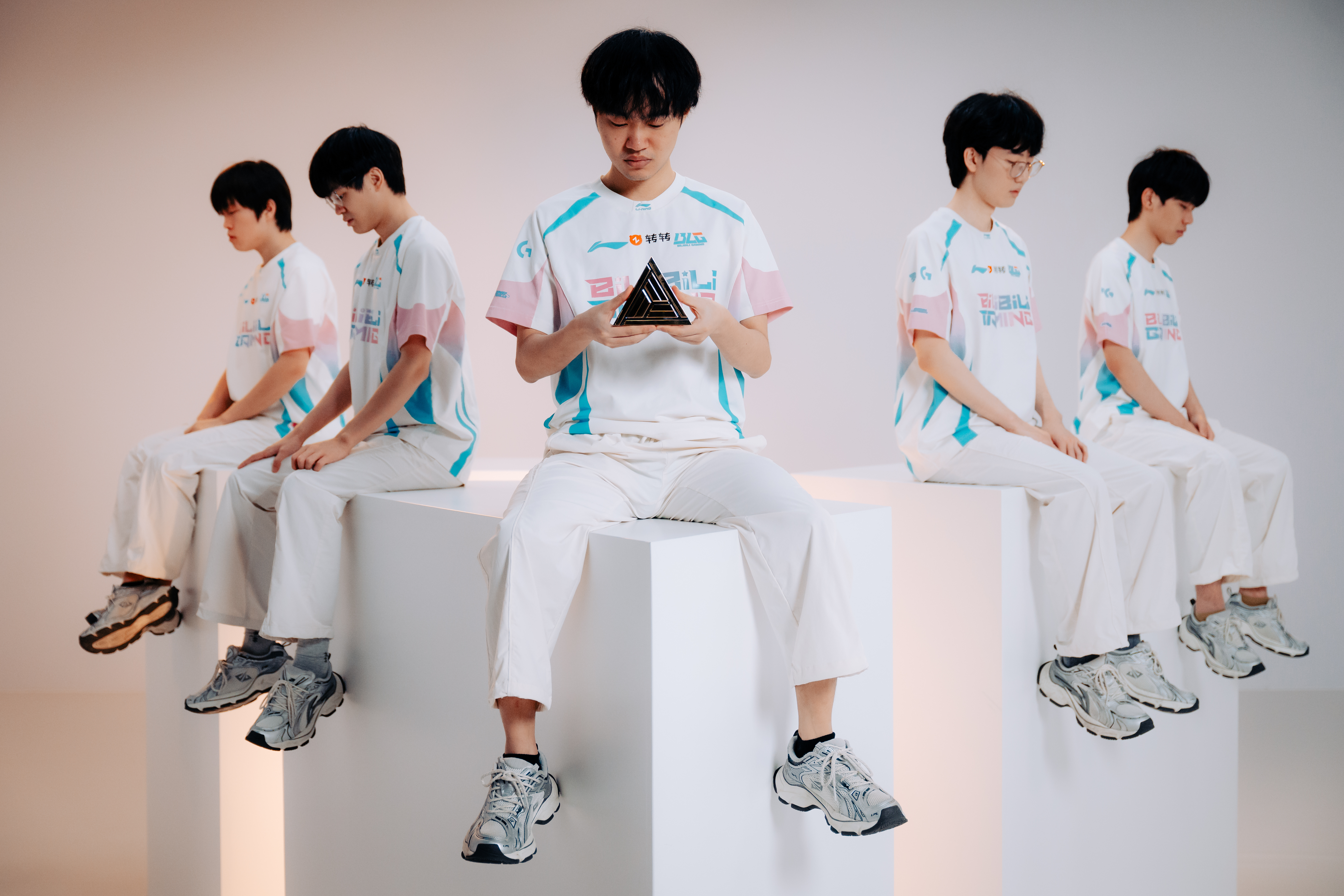 这是个什么姿势呢©️T-Rex VN 