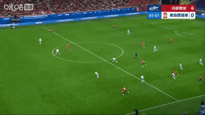 科学解释不了，玄学强行解释：这叫“三花聚顶”——三脚射门，三个进球，效率比外卖还