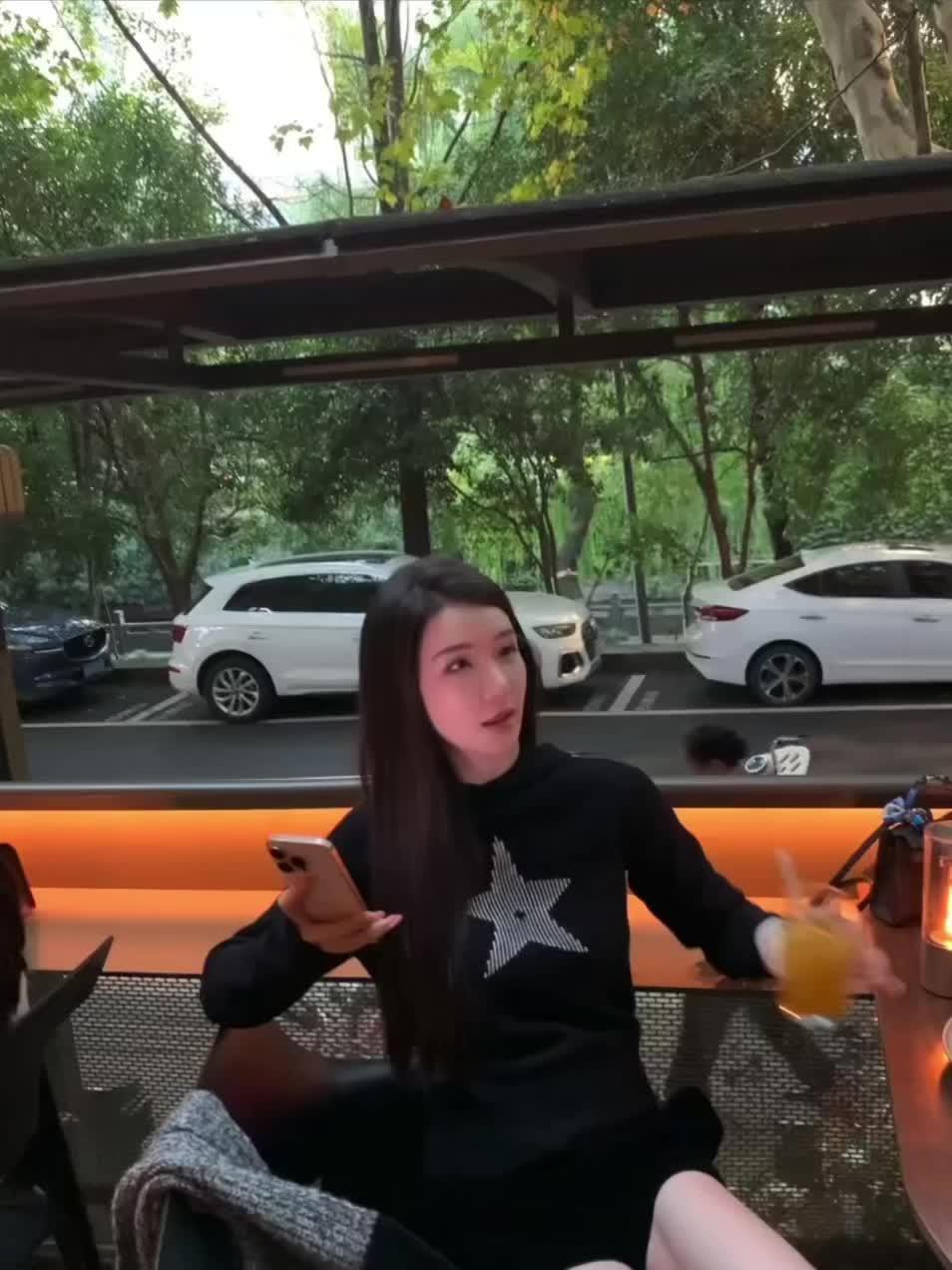 和喜欢的人说话 会莫名其妙的撒娇