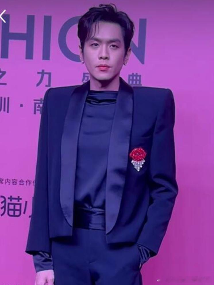 老师，我们家张若昀的肩膀怎么这么宽？ ​​​