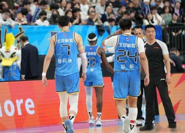 北京时间2月1日19:35，CBA第22轮继续开战，北京男篮迎战5连败的青岛男篮