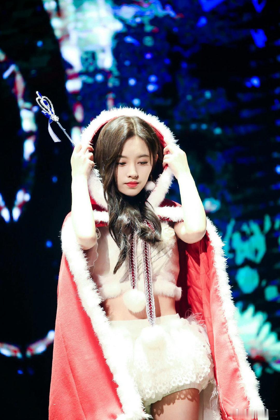 鞠婧祎  jjy鞠婧祎花间令 jjy鞠婧祎杨采薇  -"玫瑰向阳生长，而我向你生