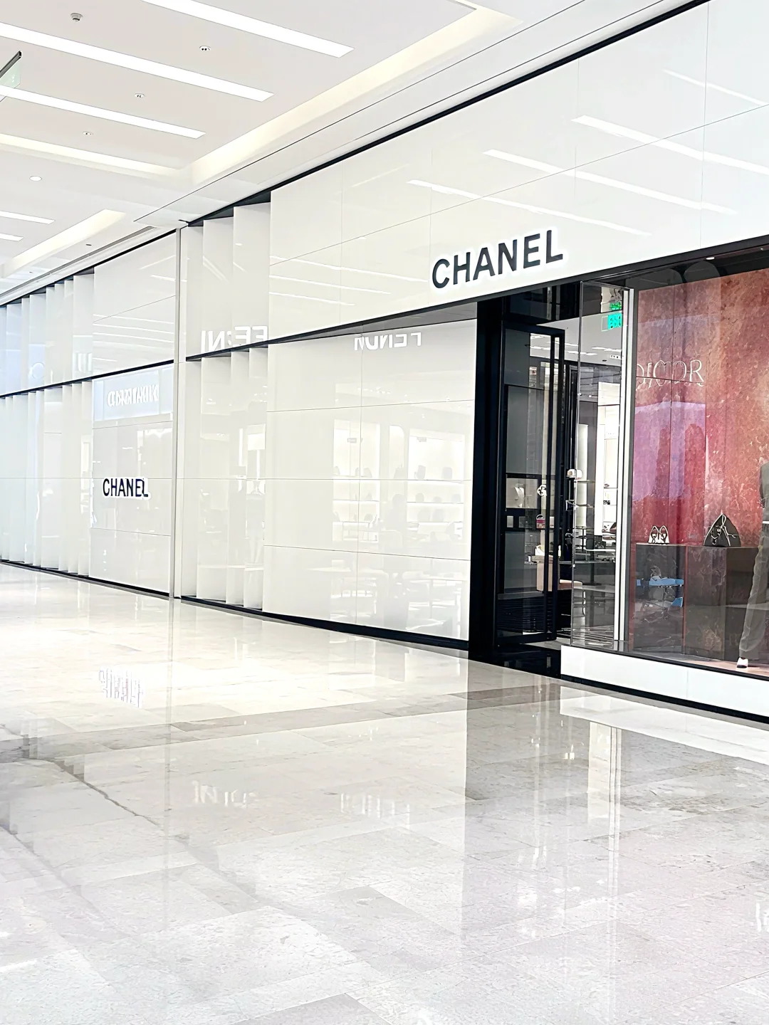 4月大卫城调改🔜老铺黄金加码，轻奢有进有撤