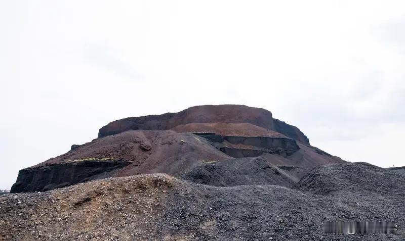 王字去一笔你首先想到的是什么字? 
土、干、工、三。
王字去上一笔 王字旁 王”
