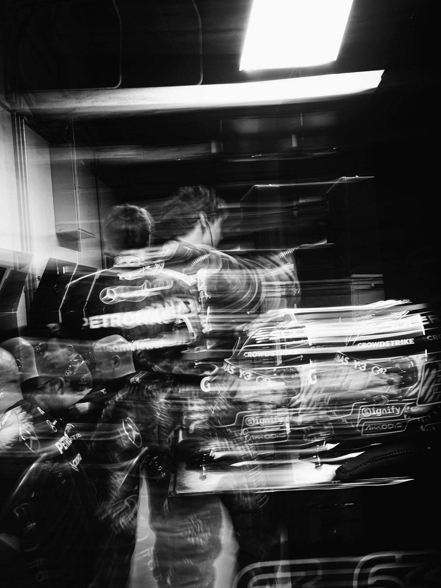 乔治拉塞尔 🩵 GR63消息速递 梅赛德斯更新一则👇🏻动态狼性模式开启 ?