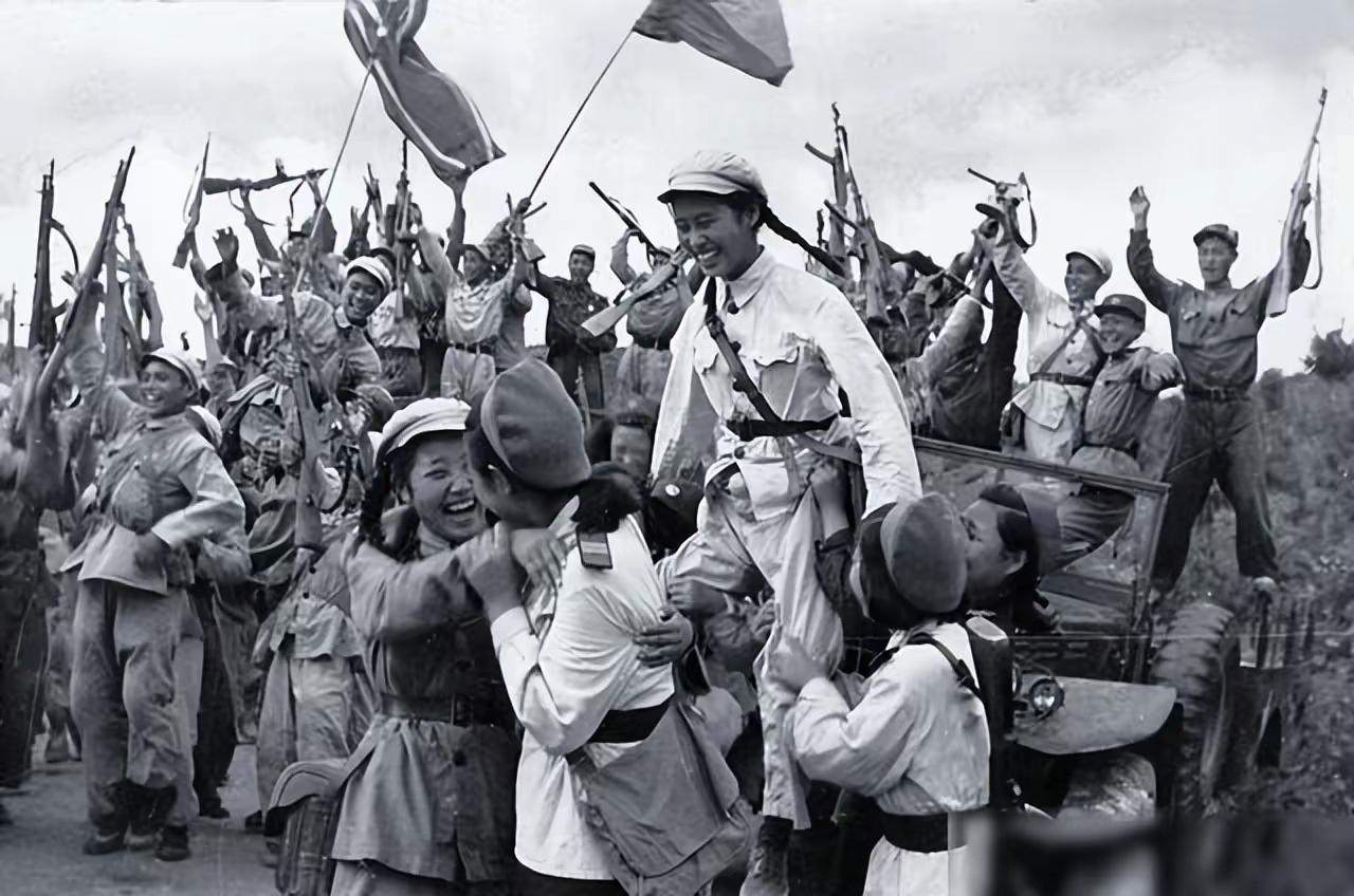 1950年7月，东北边防军的名单摆上案头时，司令员一栏写的不是彭德怀，是粟裕。