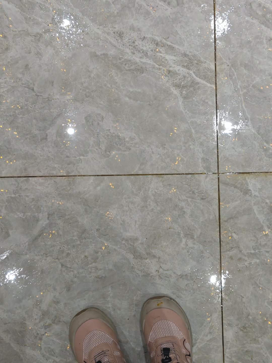 武汉这是认真的吗？怎么感觉比深圳的回南天还严重呀？ 
