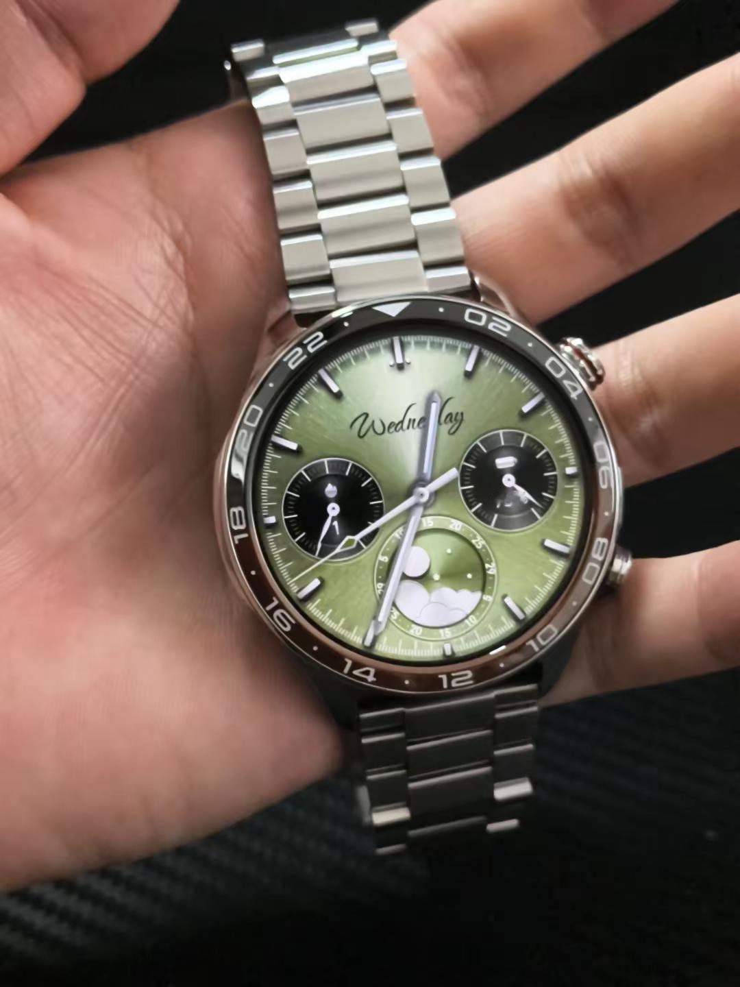 荣耀手表6Pro上手体验。拿到手上我就感觉高级感满满，带上那个手表不知道的还以为