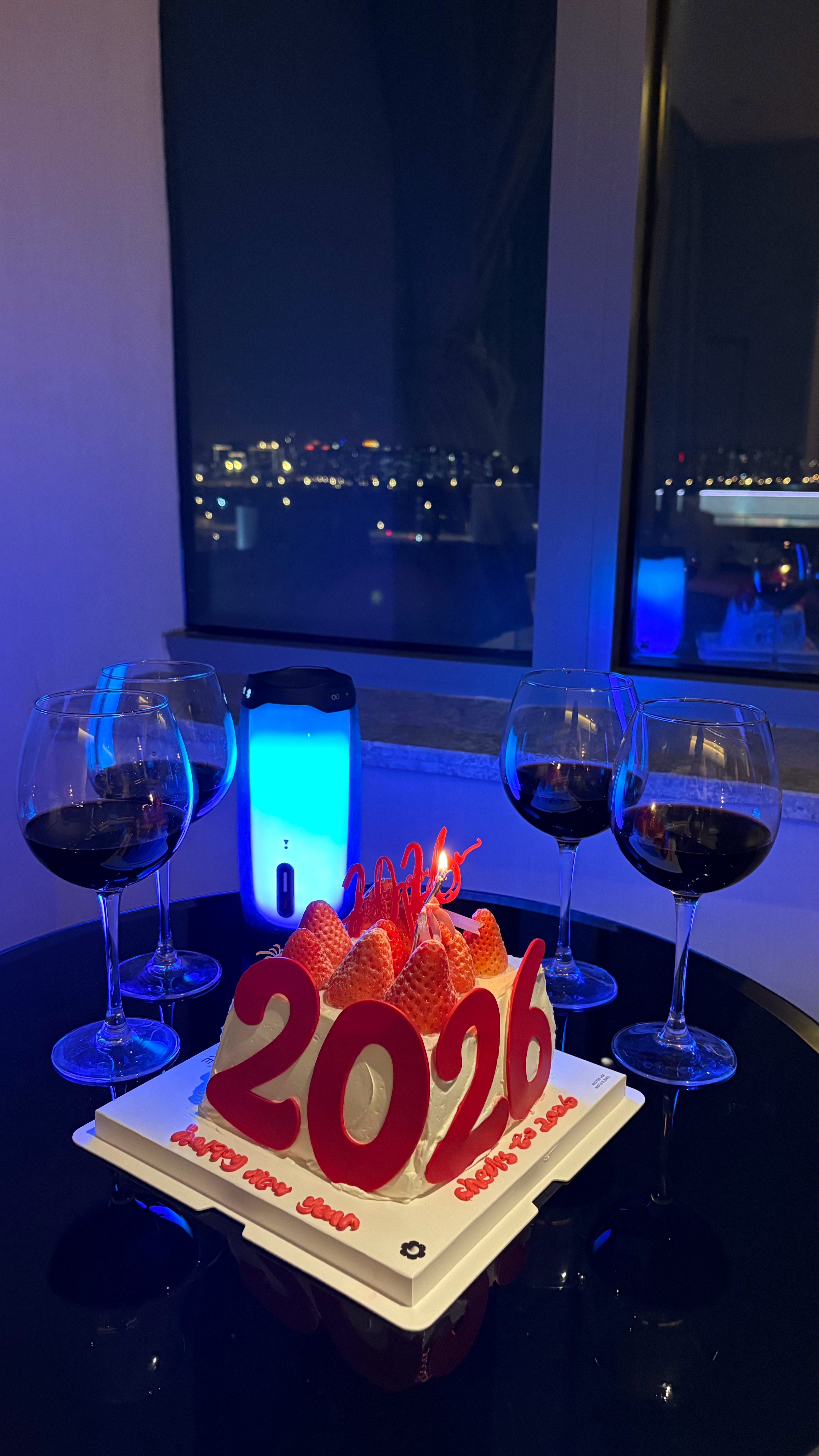 新年快乐2026会比2025更好 ，30岁之后的每一年都很满意。🍾 